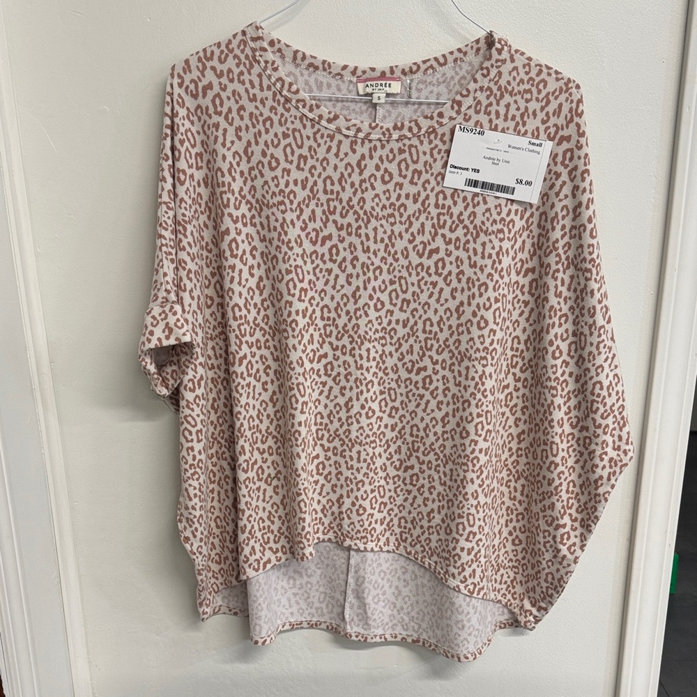 Kensie Women's Short Sleeve Leopard Print Top - Pink and Cream